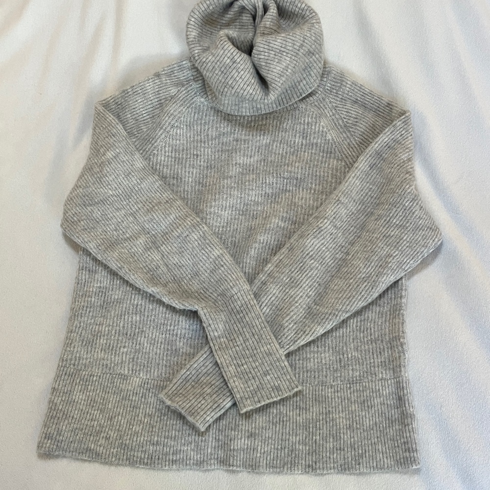 Quince Light Gray Turtleneck Sweater